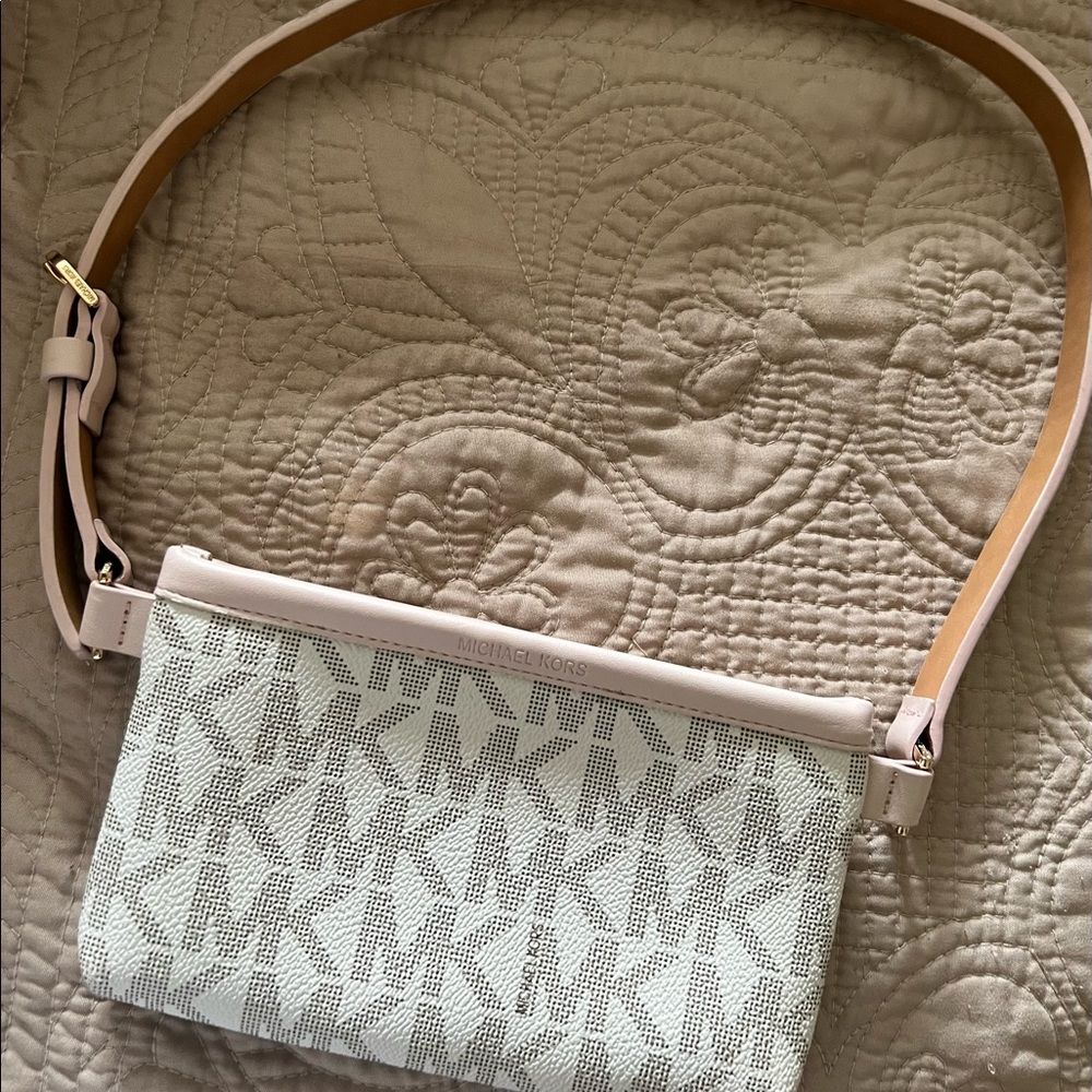 MICHEAL KORS FANNY PACK